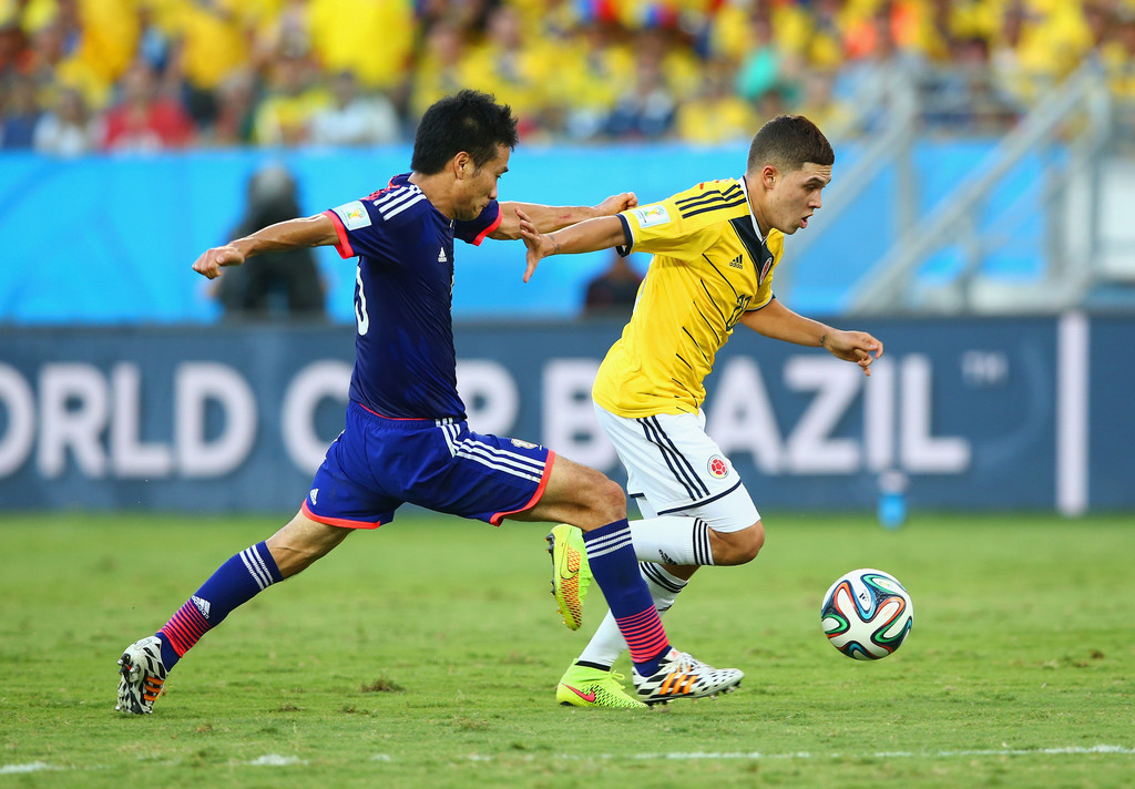 克里斯意外被换下场，赛场悬念陡生（克里斯突然被换，战局悬念陡增）