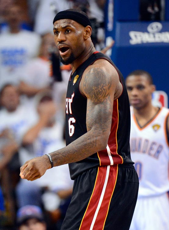 体坛记忆｜最近的篮球圈都被这个小伙子刷屏了，攻防兼备（体坛回眸｜这位小将近期刷屏篮球圈，攻守全能）