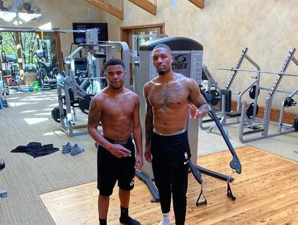 NFL马德里海外赛，格列兹曼、吕迪格、阿森西奥等到场观战（NFL马德里海外赛：格列兹曼、吕迪格、阿森西奥等现身观战）