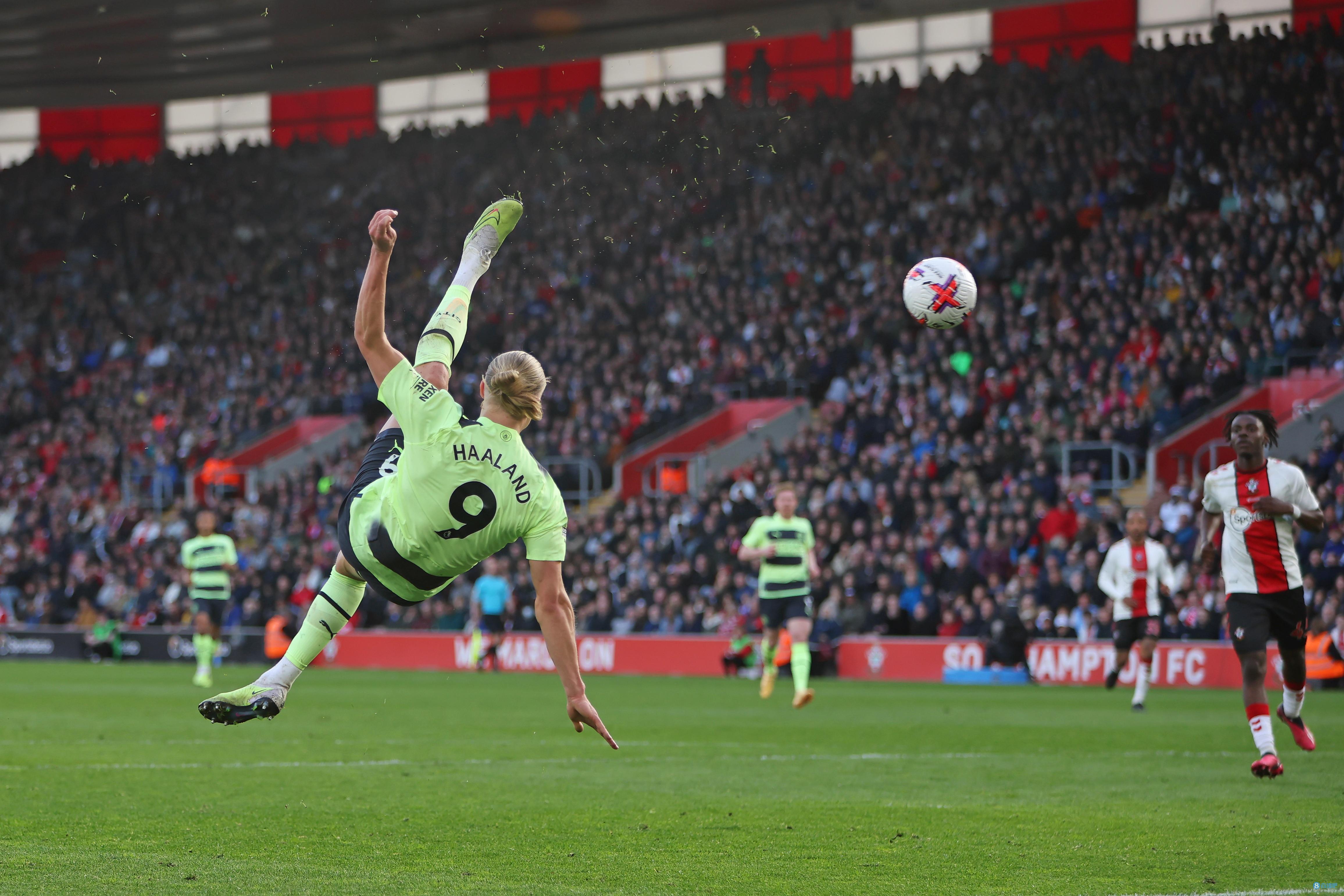 马威谈对阵湖人：混乱失控疯狂至极各种状况交织 我们本接近赢球（马威回顾战湖人：局面乱到失控、疯狂交织，我们一度接近胜利）