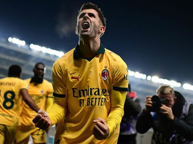 记者晒视频：钟义浩现场观看海牛比赛，海牛进球后他兴奋鼓掌（记者晒视频：钟义浩现场观战海牛，破门瞬间激动鼓掌）