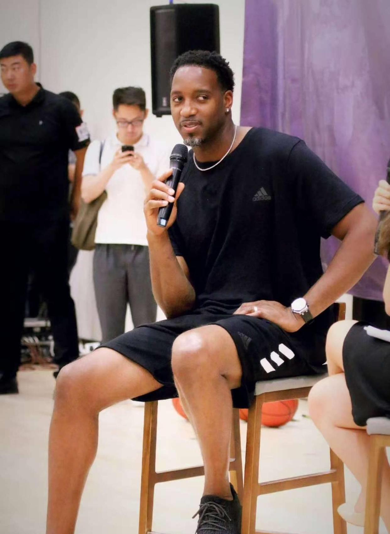 曾凡博合同还未确定，可能不会留在北京，首钢和辽宁准备更换外援（曾凡博合同悬而未决，北京留队成疑，首钢与辽宁或更换外援）