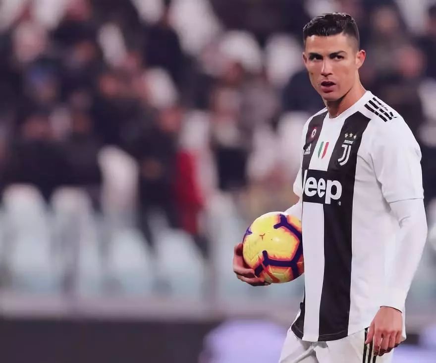 国米大胜升榜首！米兰中锋令人愁（国米大捷领跑联赛，米兰中锋令人担忧）