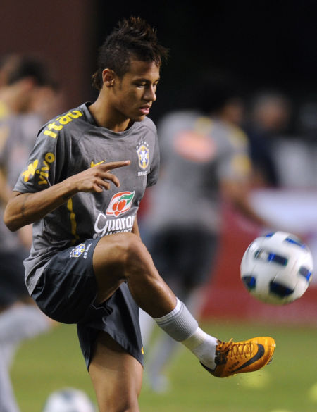 意媒：小斯坦科维奇获比利时联赛十月最佳球员，国米密切关注（意媒：小斯坦科维奇当选比甲十月最佳，国米正持续跟进）