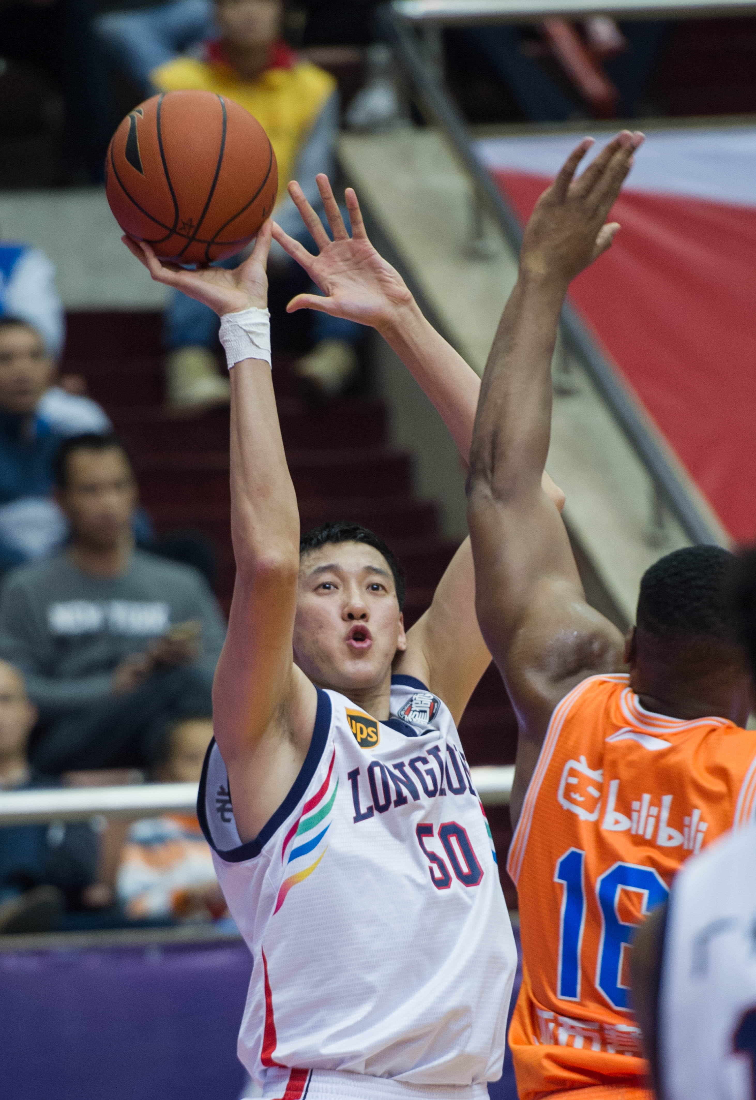 前锋终于找到射门感觉（前锋重拾进球感觉）