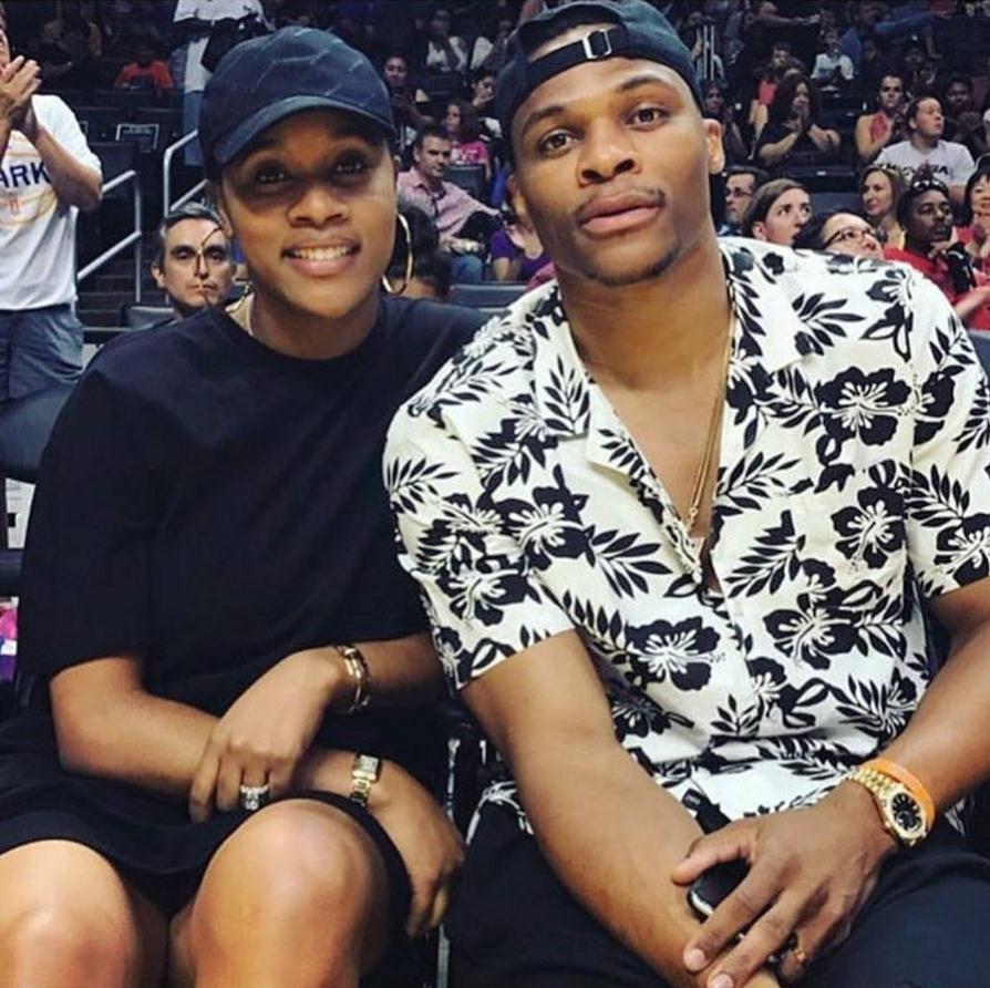 阿连德：这是我第一次拿冠军，也是我第一次戴帽，我很满意（阿连德：首冠到手、处子戴帽，我很满意）