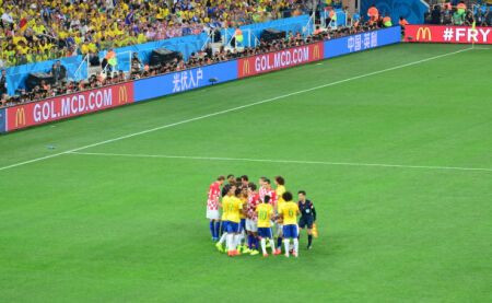 湖人战爵士伤病报告：里夫斯&艾顿缺阵，马尔卡宁出战成疑（湖人vs爵士伤情更新：里夫斯与艾顿因伤缺席，马尔卡宁出战成疑）