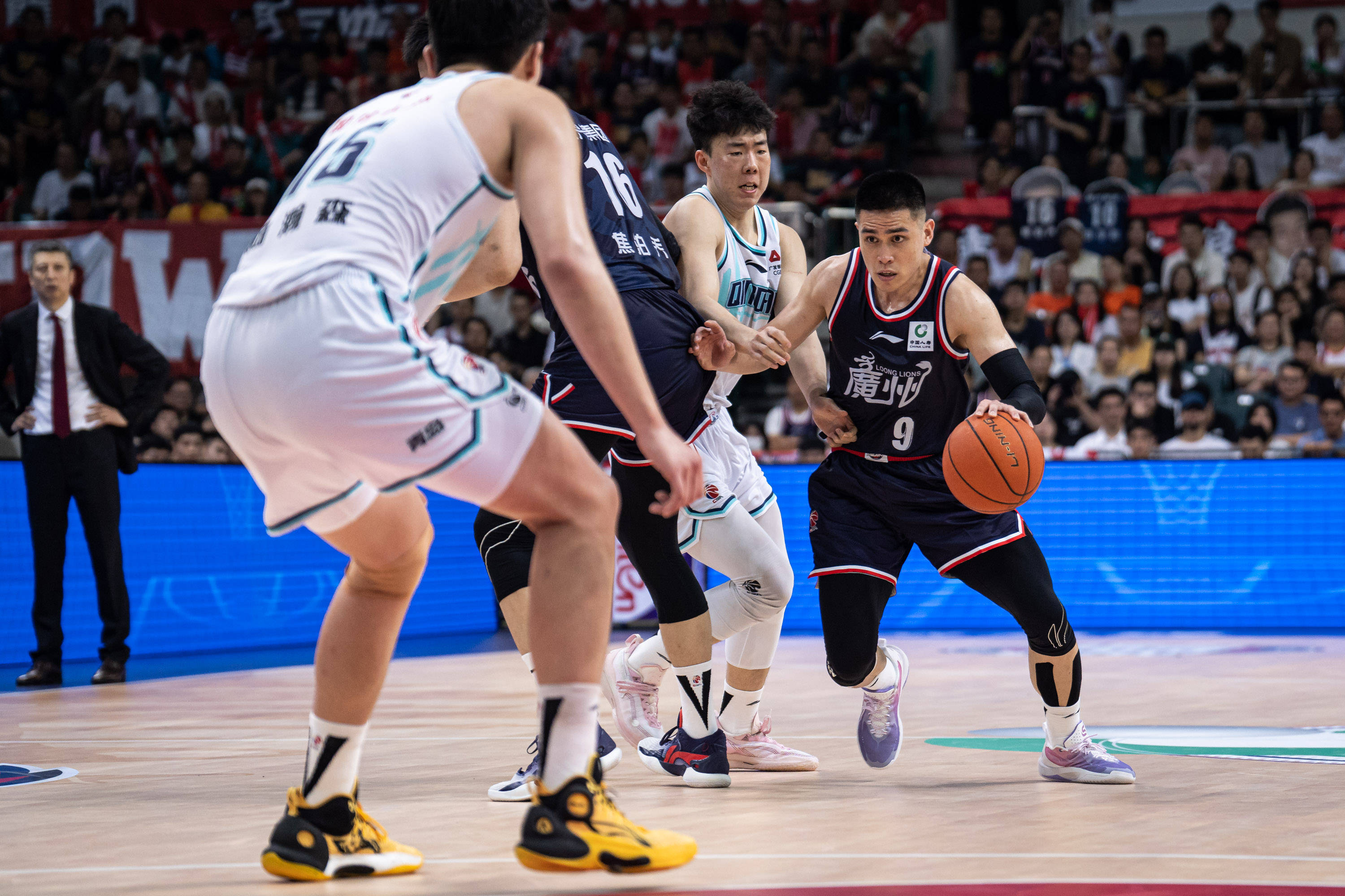 德天空：法兰克福未讨论解雇托普默勒，高层将战绩不佳归咎于球员（德天空：法兰克福暂无解雇托普默勒计划，高层将战绩低迷归咎于球员）