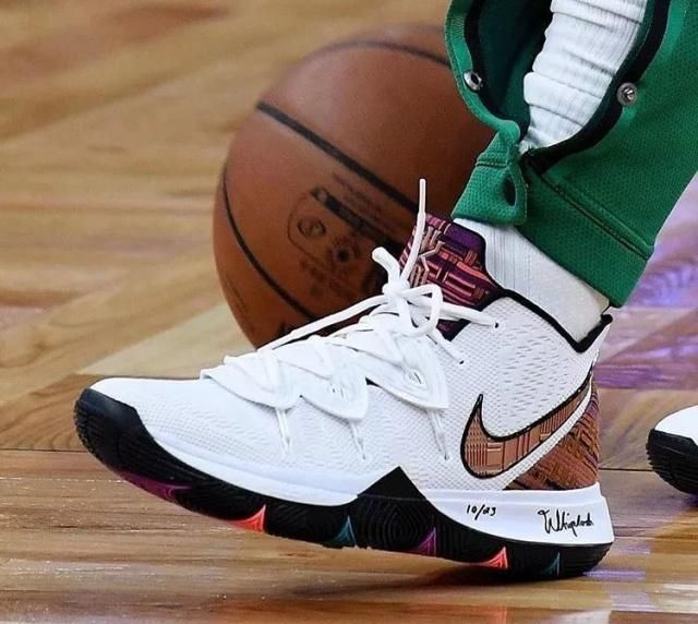 电讯报：切尔西准备借夏窗继续补强中场，为恩佐，凯塞多减负（电讯报：切尔西今夏将继续引援补强中场，减轻恩佐与凯塞多负担）