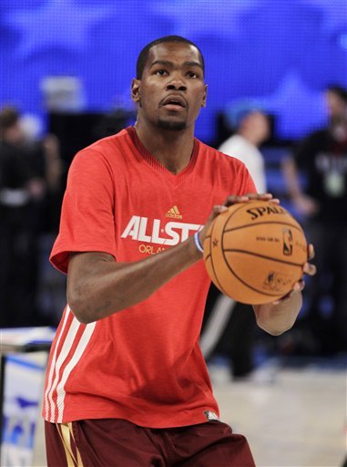 小里：字母哥带大学女队都能在东部竞争 他和约基奇同一档（小里：字母哥率女大学队也能在东部竞争 与约基奇同一级别）