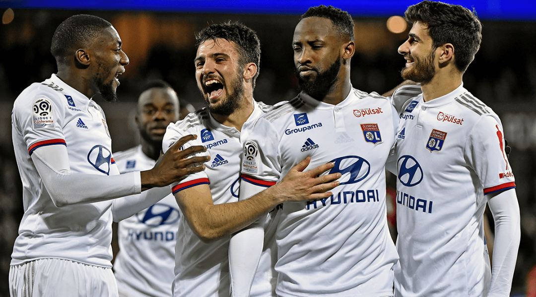 斯图加特0-0霍芬海姆，两队各拿一分（斯图加特与霍芬海姆互交白卷，各取一分）