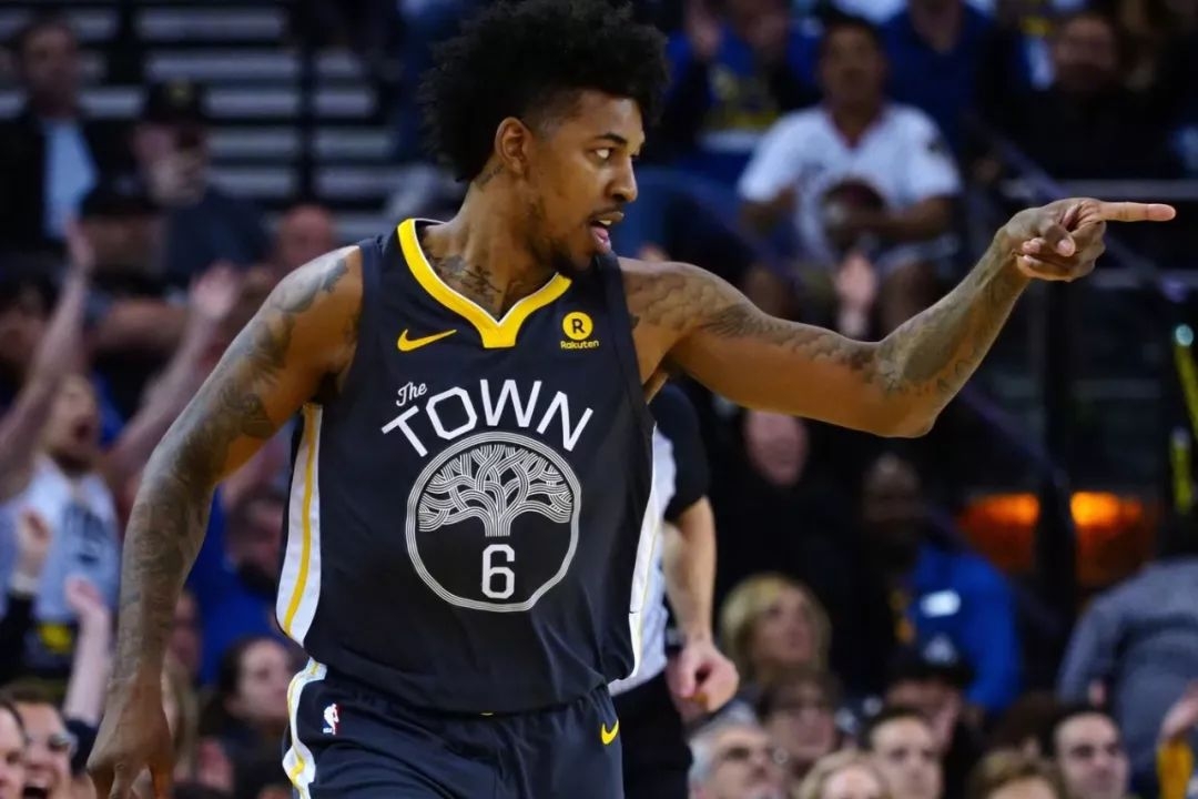 足球球员伤病更新，影响赛季表现（足球球员伤情速递，牵动赛季发挥）