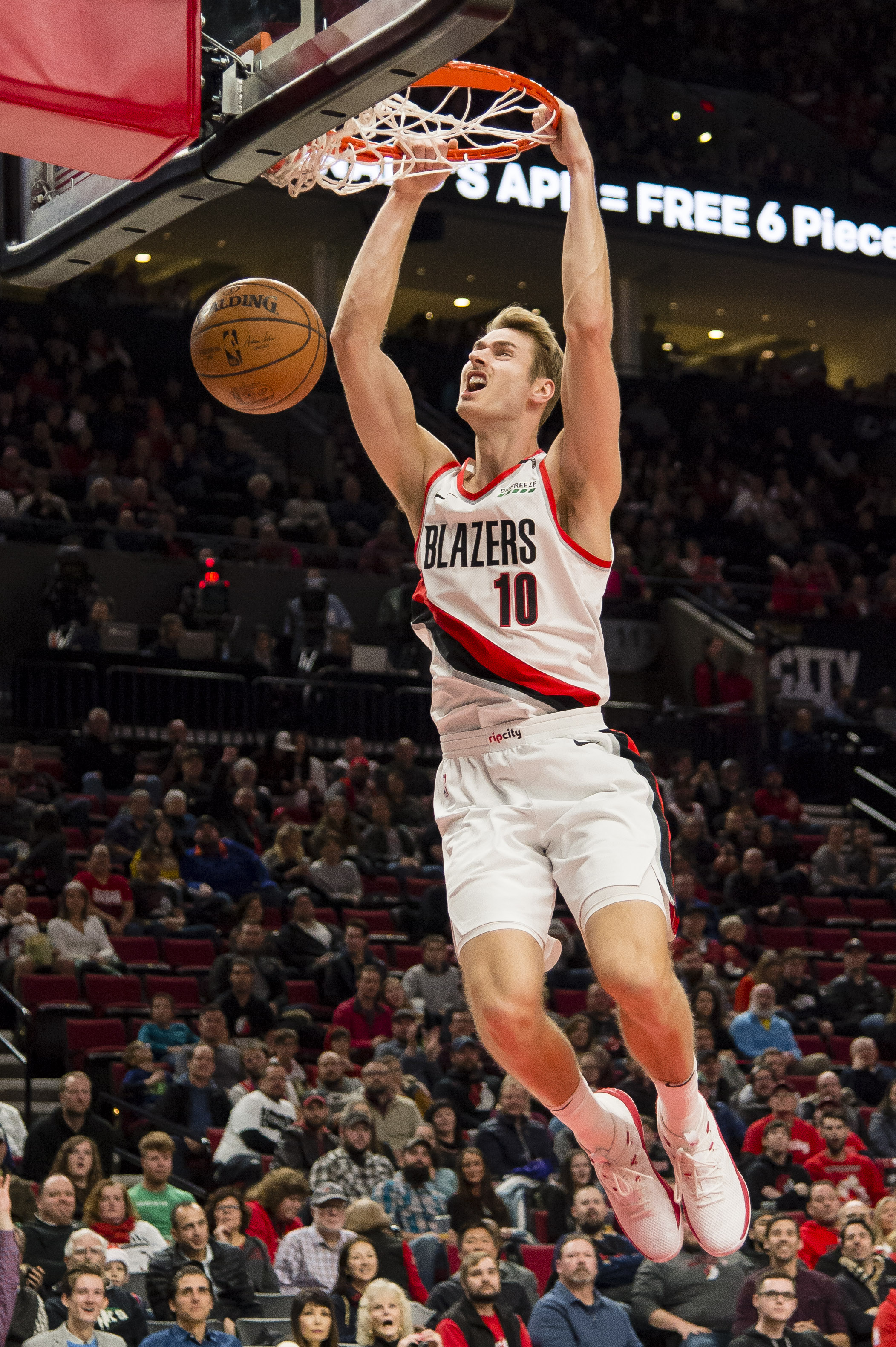 爆冷输江苏后再惨败广州！辽篮一输到底：冲击前八悬了？（连续不敌江苏又惨败广州，辽篮颓势难止：前八前景告急？）