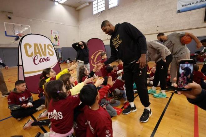 经历车祸事件后首次出场，何塞普：对未来挑战有更清晰的认识（车祸后首次露面，何塞普：对未来挑战有了更清晰的认知）