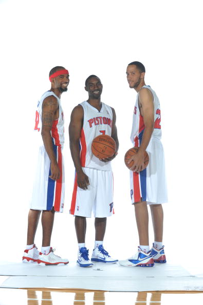 状态火热！谢泼德三分9中6轰28分6助攻（谢泼德火力全开：三分9投6中，砍下28分6助攻）