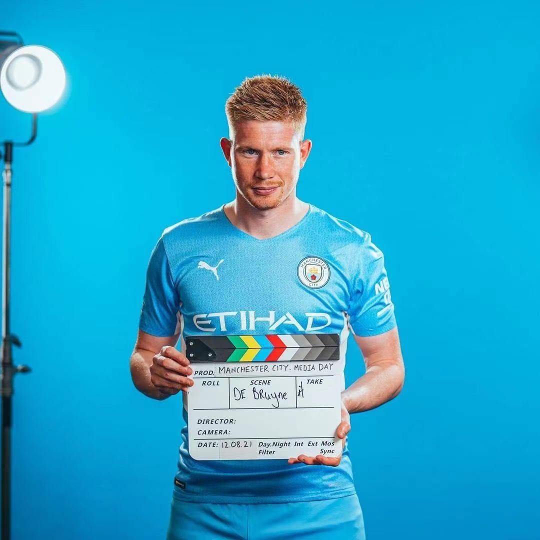 有点吓人！赞比亚绝平功臣达卡空翻庆祝，结果脖子着地（惊险一幕：赞比亚绝平功臣达卡空翻庆祝，竟以脖颈着地收场）