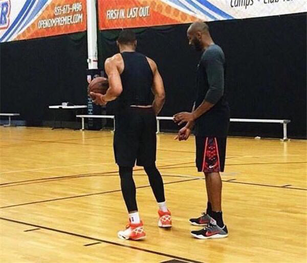 罗体：齐尔克泽愿意加盟罗马，但罗马先租后买报价被曼联拒绝（罗马体育报：齐尔克泽愿投罗马，曼联驳回罗马先租后买提议）