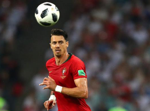 蒙古王那顺格日勒重拳击倒对手，散打王对决显威（蒙古王那顺格日勒重拳KO对手，散打王之战尽显威势）