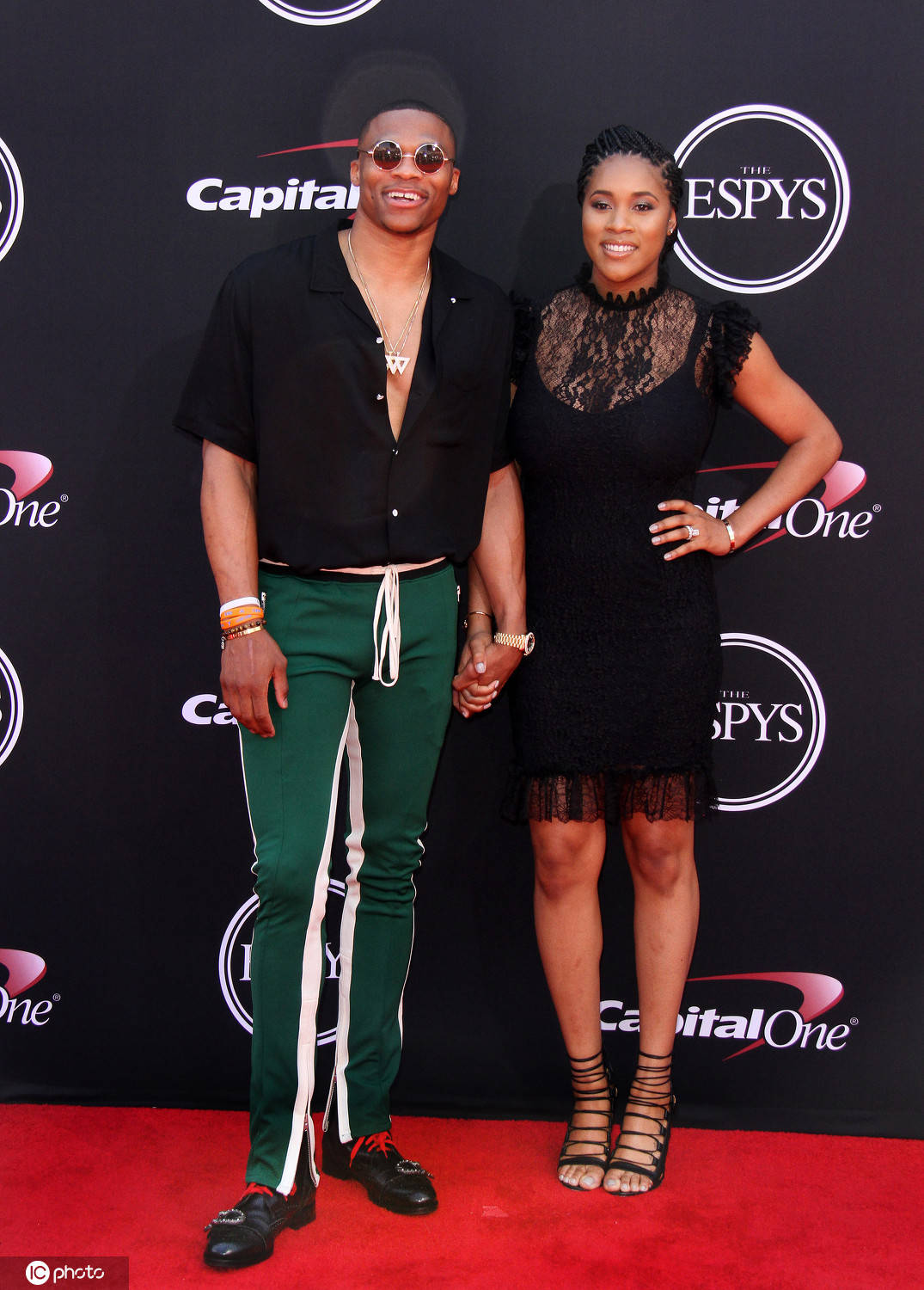 CBA：新疆队再下一城 客场击败青岛（CBA：新疆男篮客场擒青岛，再添一胜）