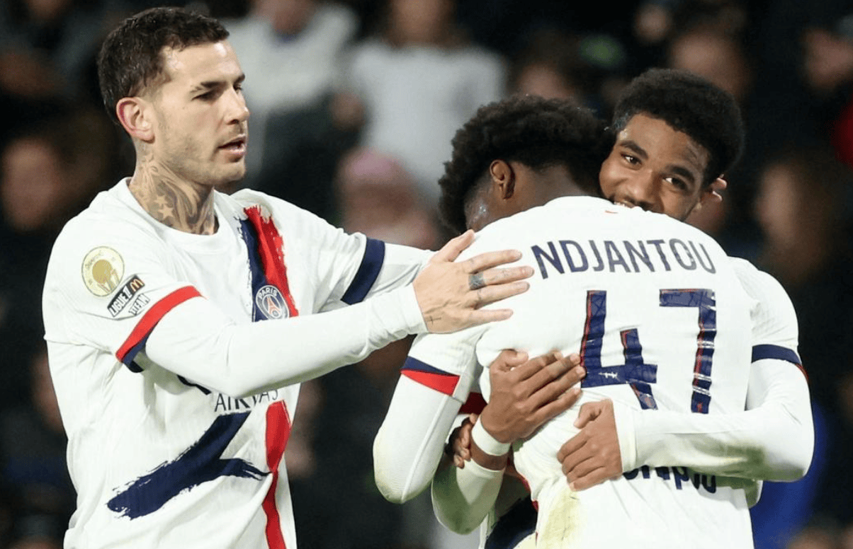 曼联vs樱桃首发：姆伯莫PK塞梅尼奥，库尼亚、阿马德先发（曼联对阵樱桃首发公布：姆伯莫对决塞梅尼奥，库尼亚、阿马德首发登场）