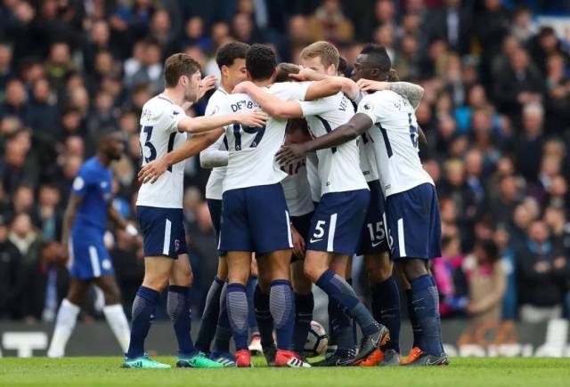 昔日水晶宫双星埃泽、奥利塞本赛季关键数据对比：后者均占优（埃泽vs奥利塞：本季关键数据对照，奥利塞全面领先）